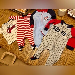 Carter's baby Footies Set